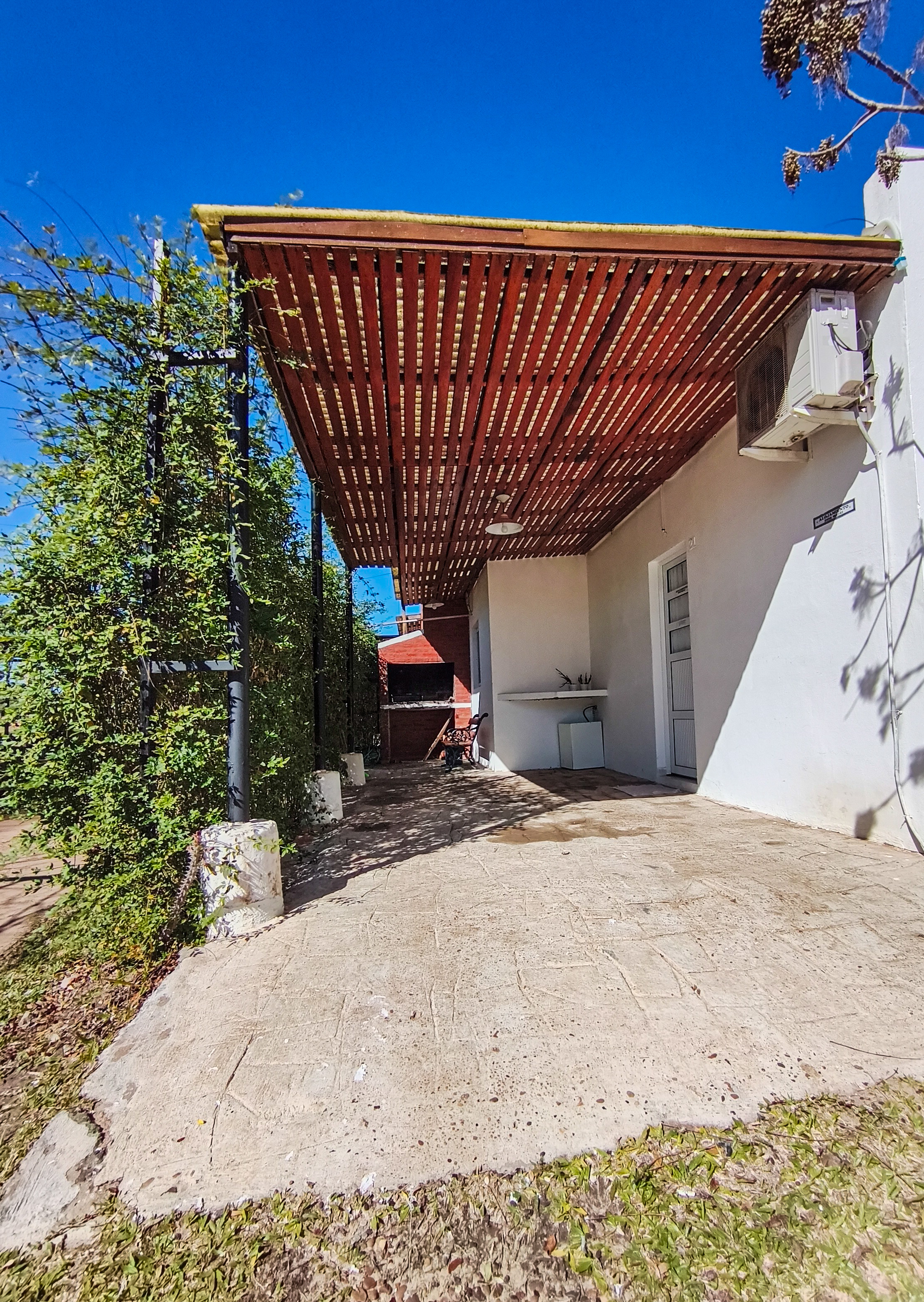 Interior de bungalow con dormitorio - Colibrí EcoLodge